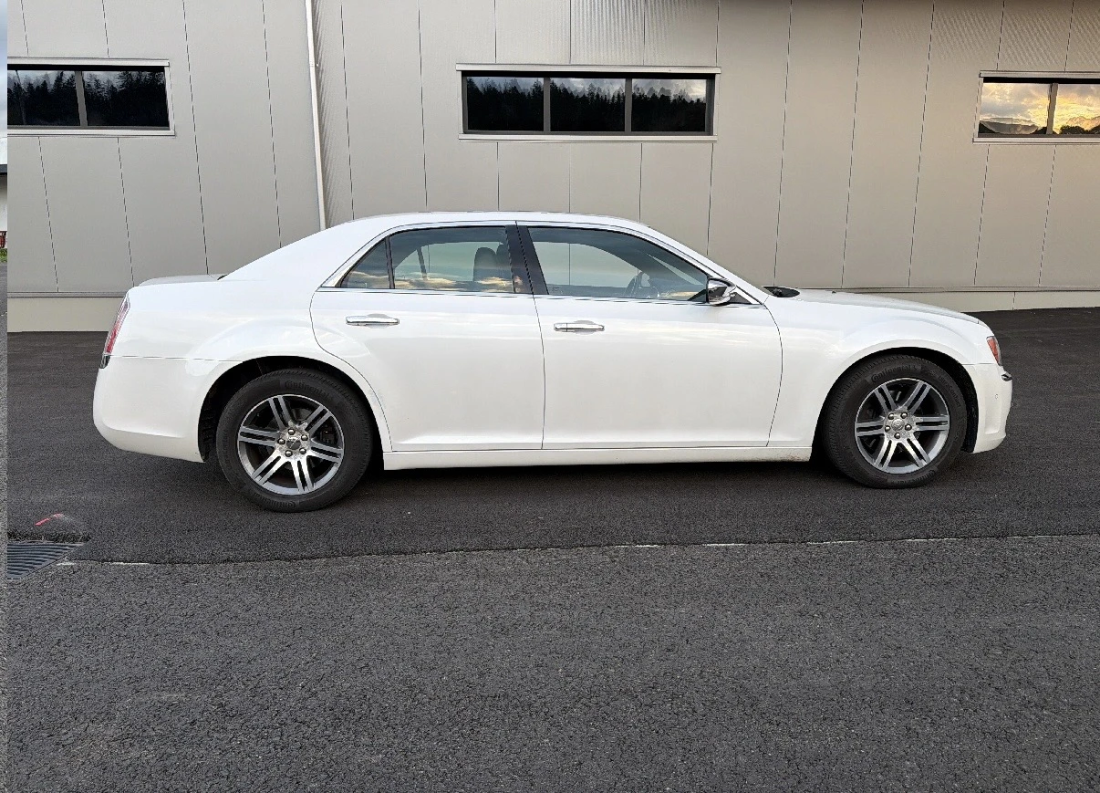 Chrysler 300c 5.7 Швейцария, снимка 4 - Автомобили и джипове - 55964279