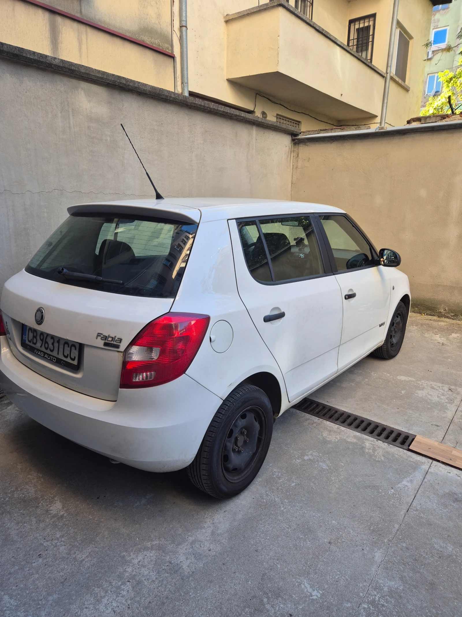 Skoda Fabia, снимка 2 - Автомобили и джипове - 56643011