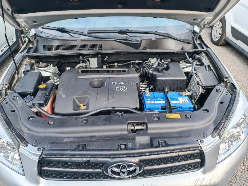 Toyota Rav4 2.2D4D, снимка 12 - Автомобили и джипове - 47925292