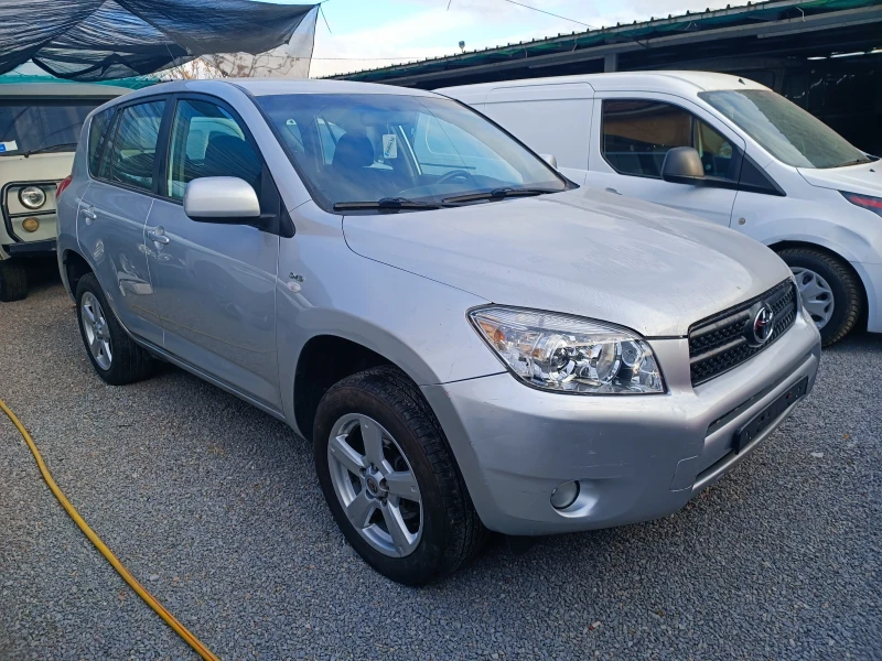 Toyota Rav4 2.2D4D, снимка 3 - Автомобили и джипове - 47925292