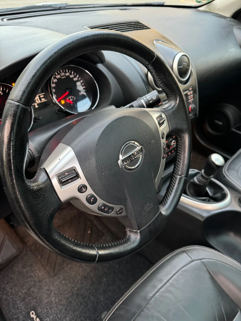 Nissan Qashqai 2.0i 4x4, снимка 12 - Автомобили и джипове - 48252953