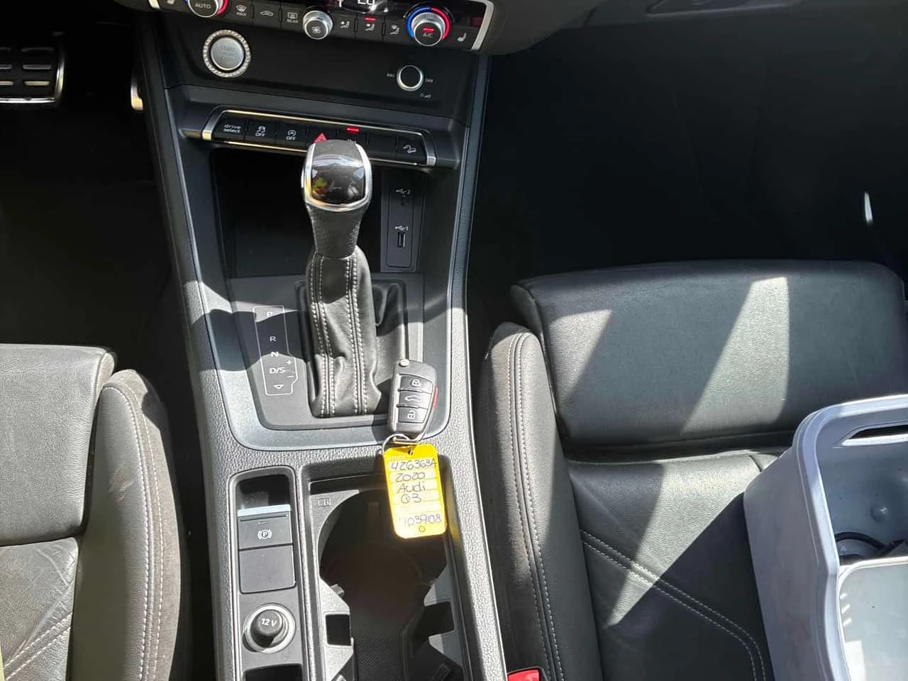 Audi Q3 TECHNIK S-LINE* DISTRONIC* PANORAMA* , снимка 13 - Автомобили и джипове - 55711288