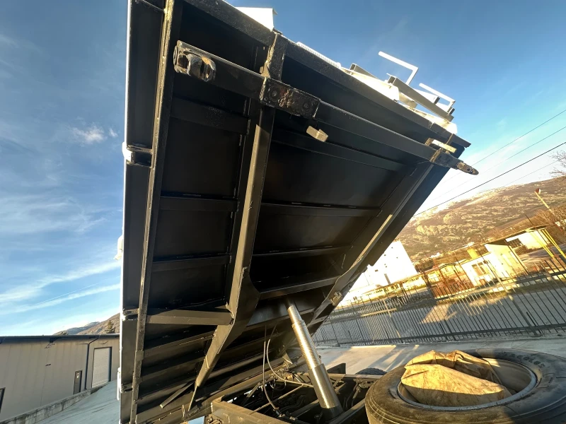 Mercedes-Benz Atego 1317* 11990кг.* Тристранен самосвал* Топ състояние, снимка 9 - Камиони - 53089516