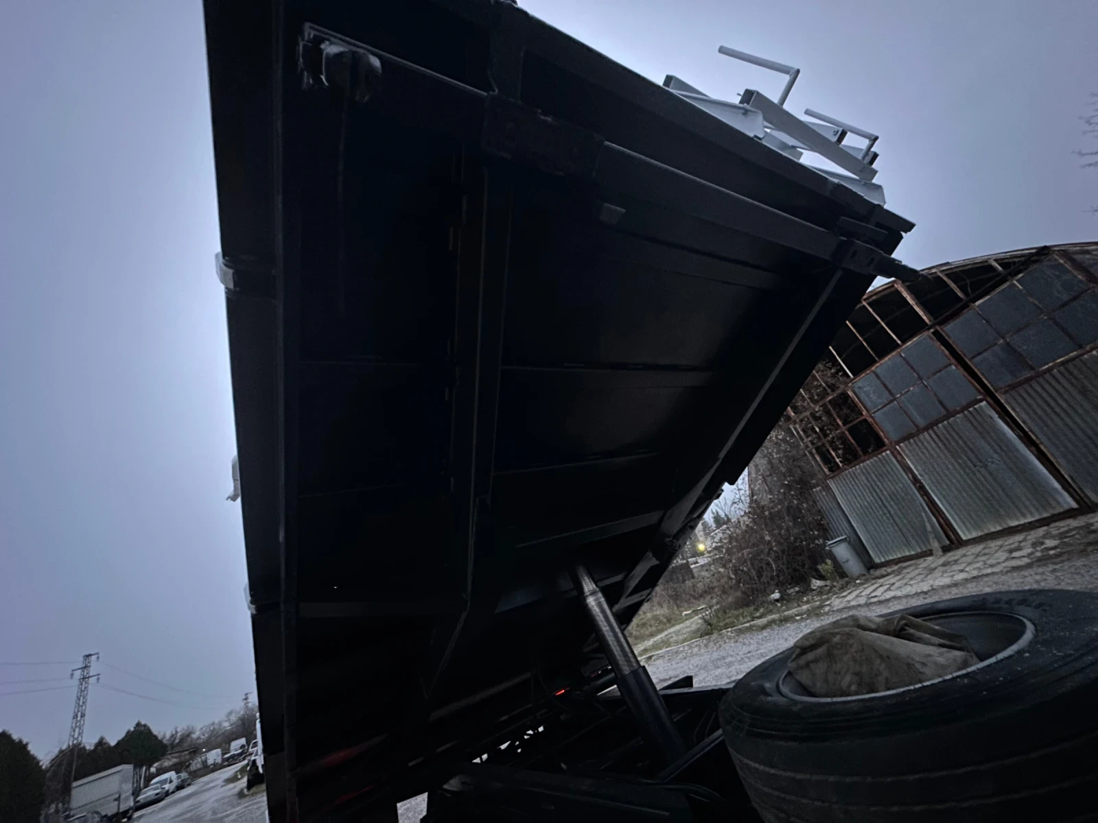 Mercedes-Benz Atego 1317* 11990кг.* Тристранен самосвал* Топ състояние - изображение 9