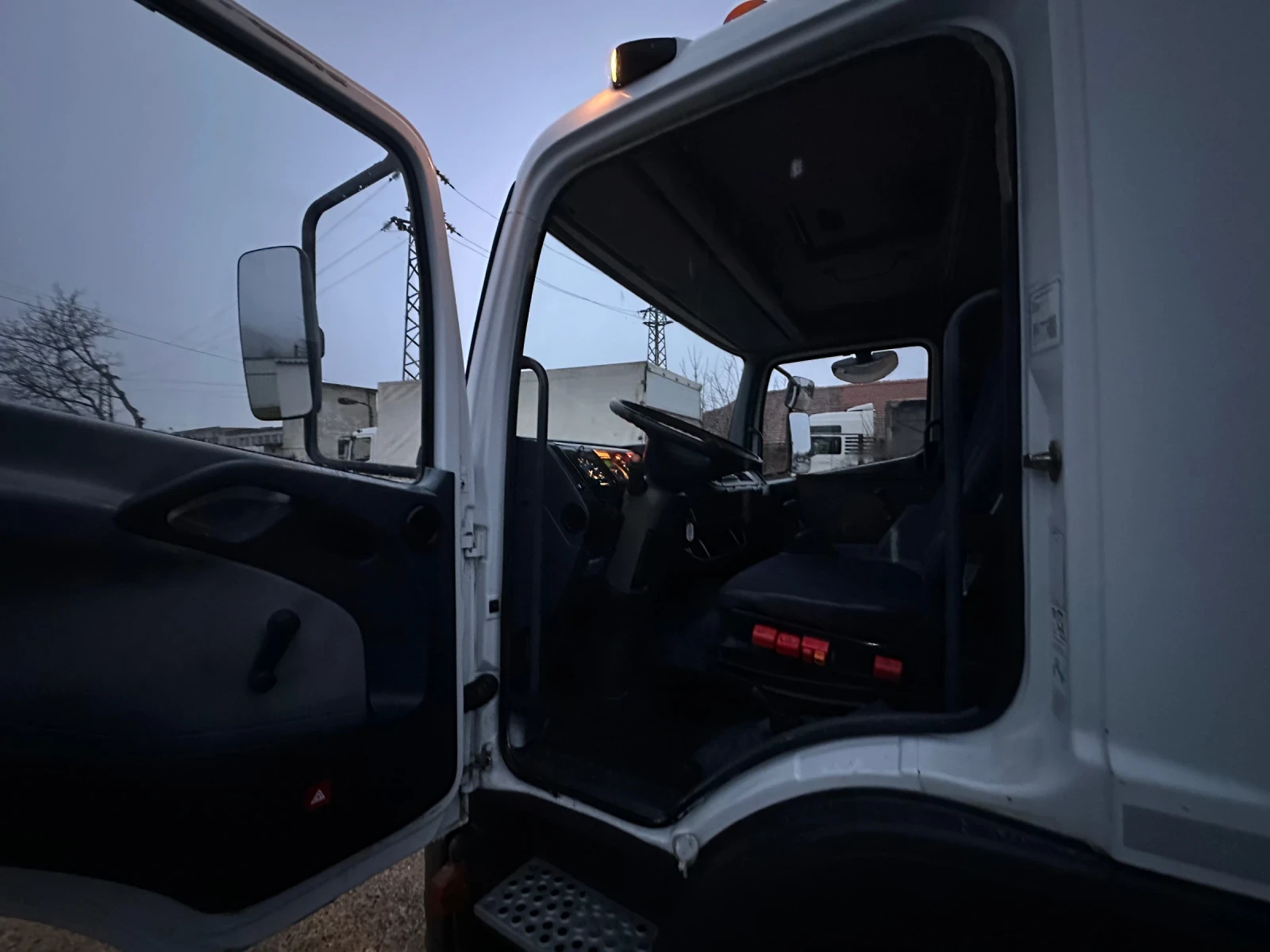 Mercedes-Benz Atego 1317* 11990кг.* Тристранен самосвал* Топ състояние - изображение 10