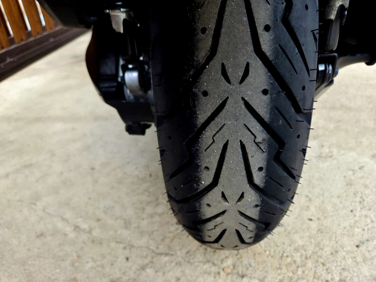 Yamaha X-max 300i, ABS, TRACTION CONTROL, KEYLESS GO, LED, TOP!, снимка 9 - Мотоциклети и мототехника - 54629607
