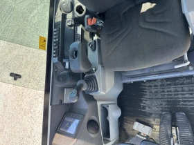 Багер Takeuchi TB230, снимка 12