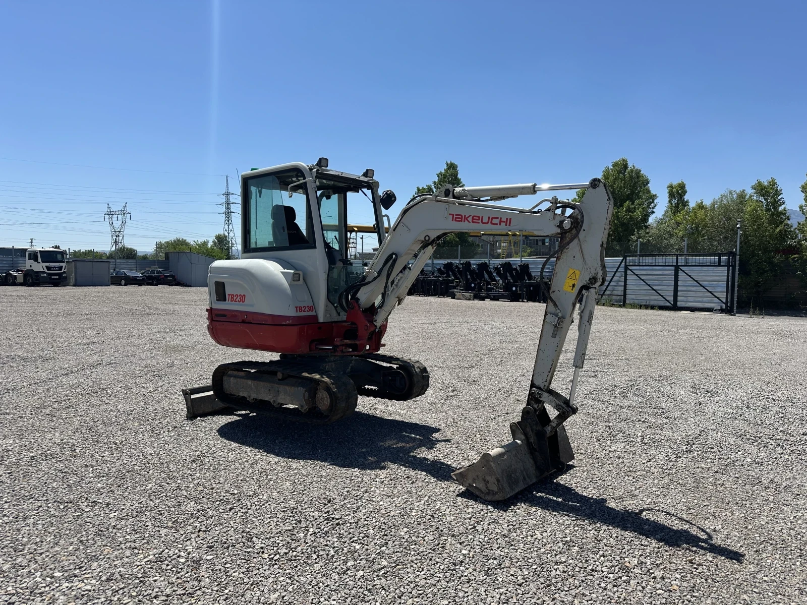 Багер Takeuchi TB230, снимка 1