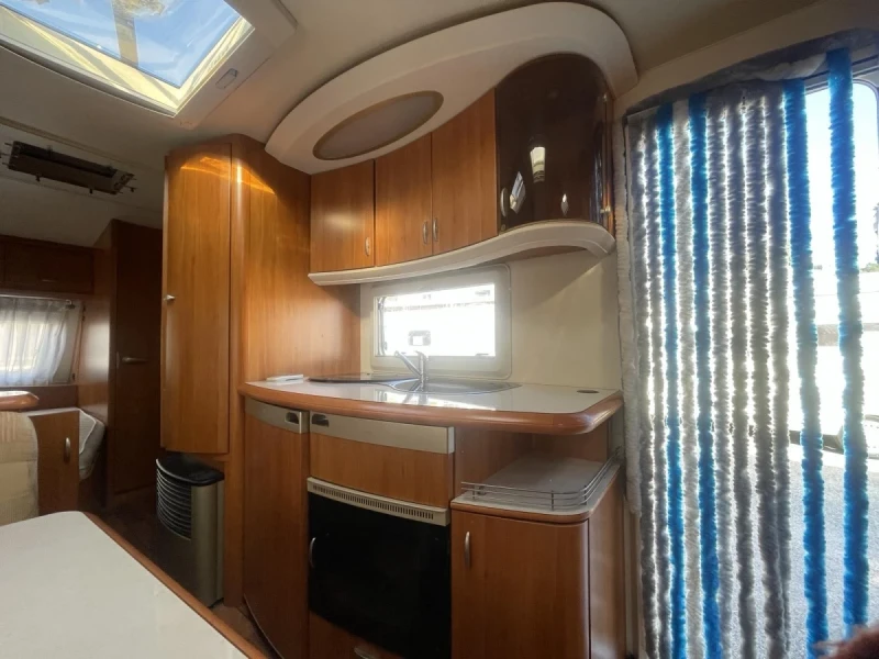 Каравана Hobby 560, снимка 3 - Каравани и кемпери - 52583950