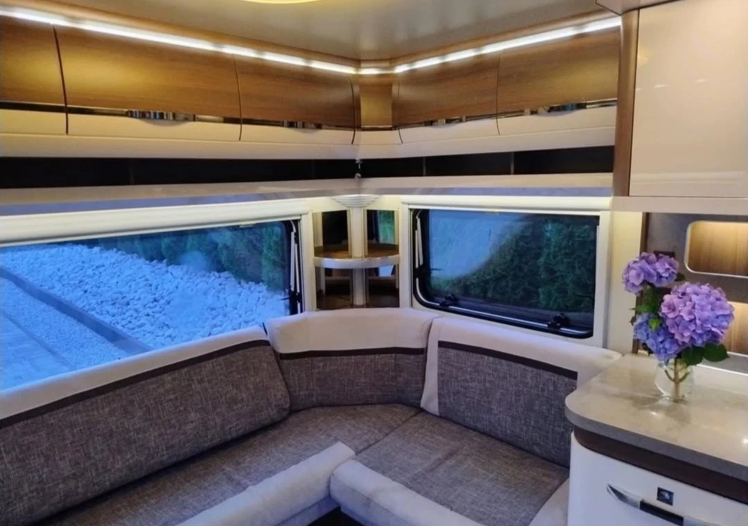 Каравана Hobby Excellent vip, снимка 15 - Каравани и кемпери - 53876222