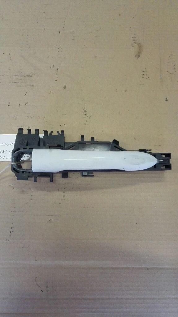 Дръжка врата предна лява външна Рено Меган (6)