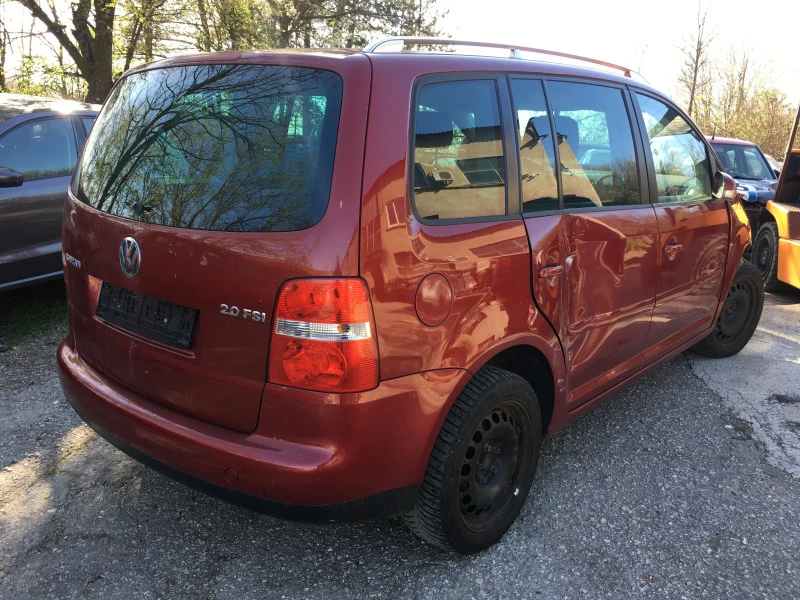 VW Touran 2.0FSI, снимка 3 - Автомобили и джипове - 45192760