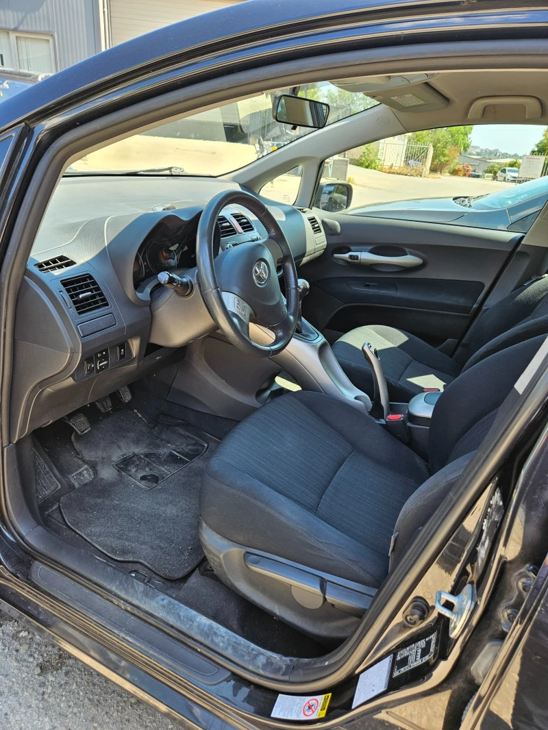 Toyota Auris 16V VVT-i, снимка 6 - Автомобили и джипове - 51607810