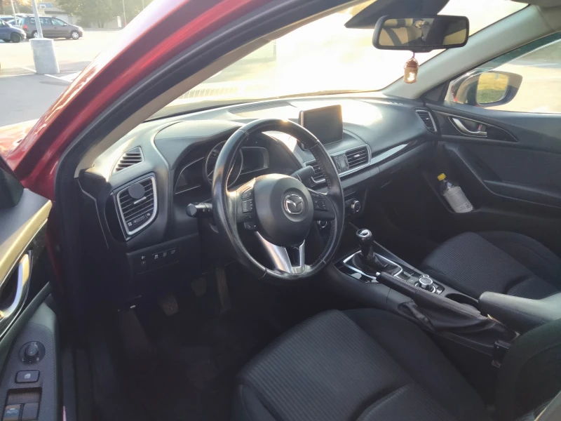 Mazda 3 1.5 Skyactiv, снимка 9 - Автомобили и джипове - 52152672