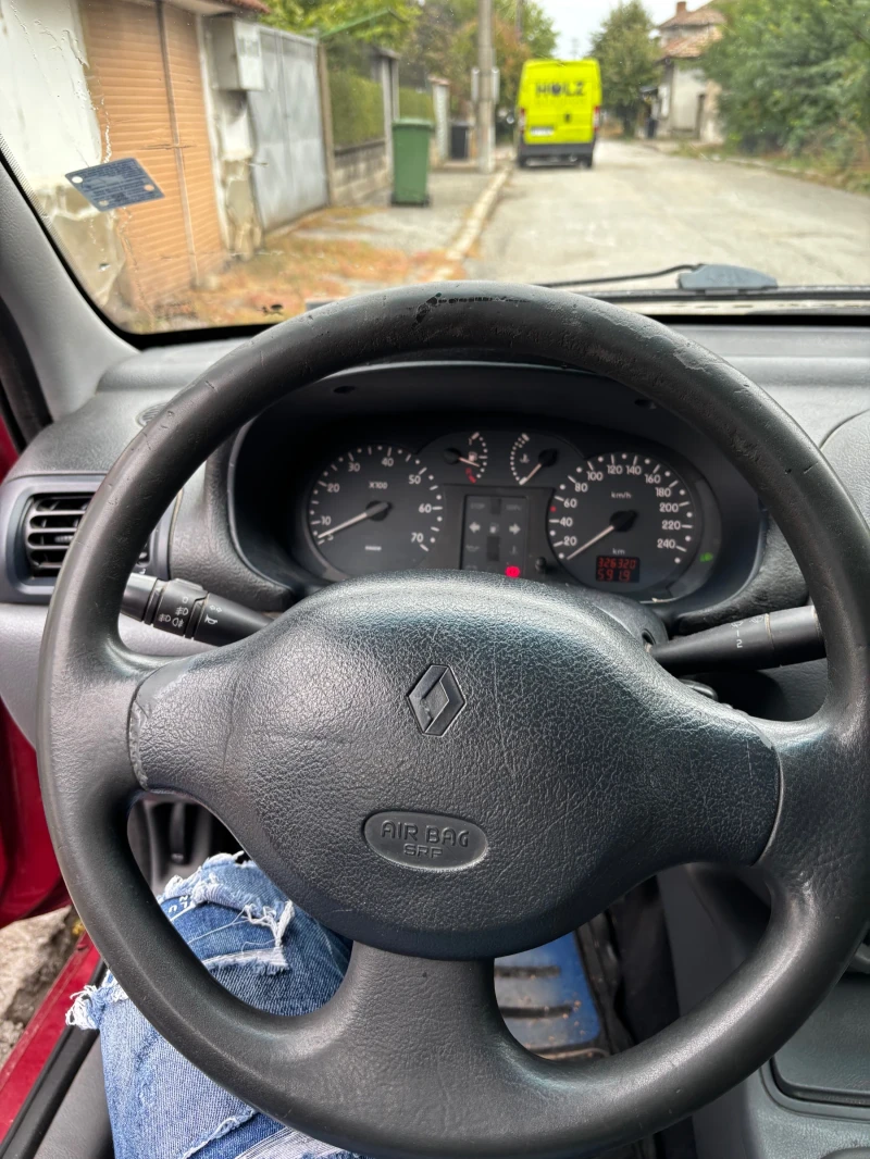 Renault Clio 1.9 чист дизел, снимка 11 - Автомобили и джипове - 52417189