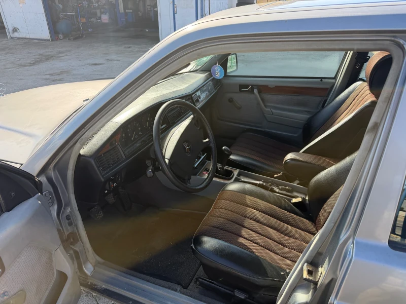 Mercedes-Benz 190, снимка 2 - Автомобили и джипове - 53540607