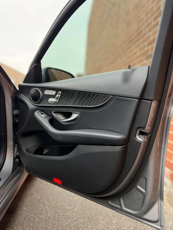 Mercedes-Benz C 300 * CARFAX * ЦЕНА ДО БГ, снимка 12 - Автомобили и джипове - 53188958