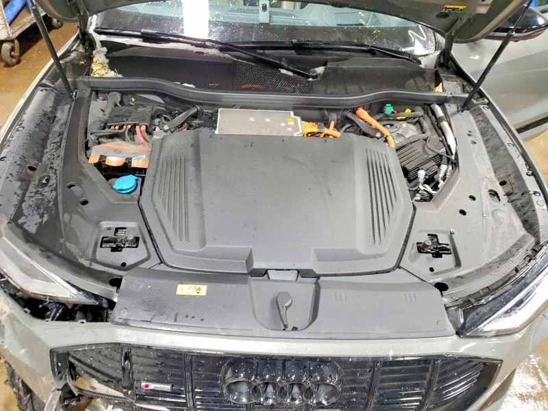 Audi E-Tron Chronos Edition Quattro | Цена до България, снимка 11 - Автомобили и джипове - 53838415