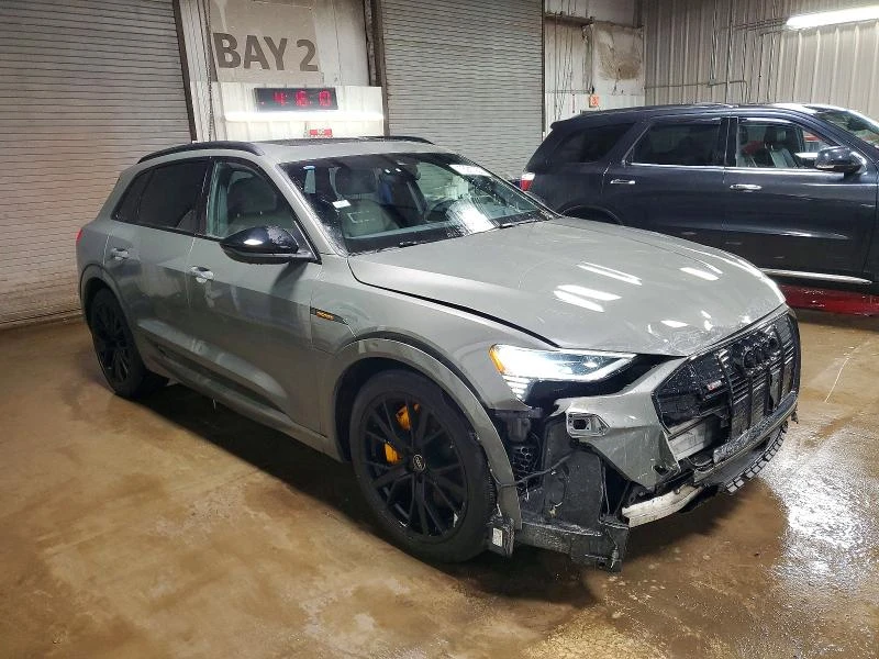 Audi E-Tron Chronos Edition Quattro | Цена до България, снимка 4 - Автомобили и джипове - 53838415
