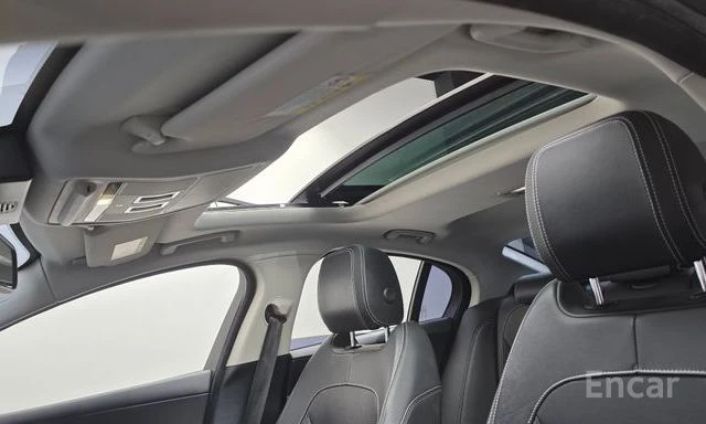 Jaguar XE XE 20d R Sports, снимка 12 - Автомобили и джипове - 54185668