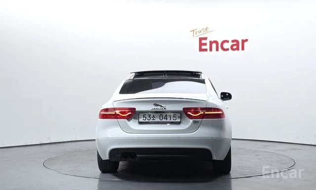 Jaguar XE XE 20d R Sports, снимка 15 - Автомобили и джипове - 54185668