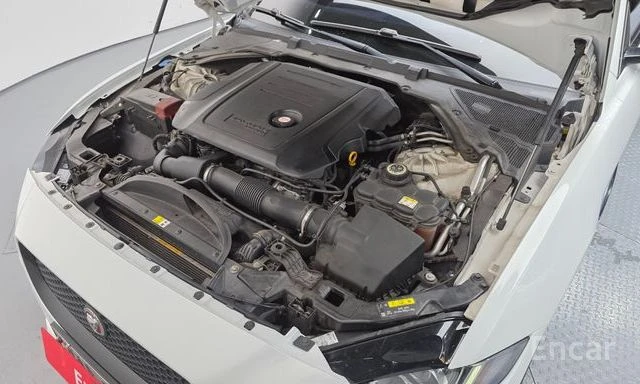 Jaguar XE XE 20d R Sports, снимка 13 - Автомобили и джипове - 54185668