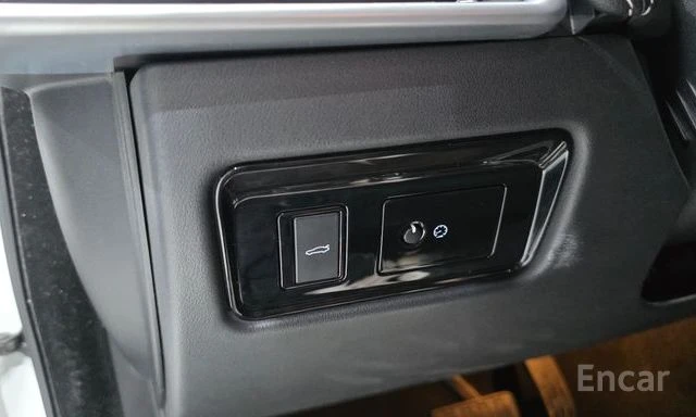 Jaguar XE XE 20d R Sports, снимка 5 - Автомобили и джипове - 54185668