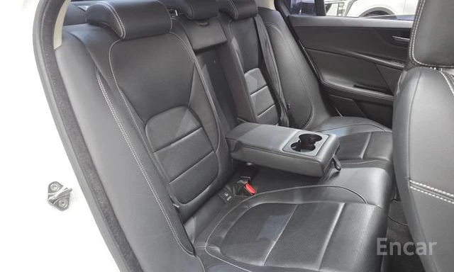 Jaguar XE XE 20d R Sports, снимка 17 - Автомобили и джипове - 54185668