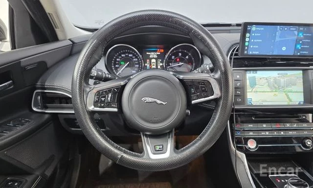 Jaguar XE XE 20d R Sports, снимка 11 - Автомобили и джипове - 54185668
