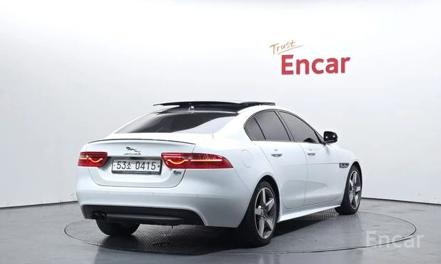 Jaguar XE XE 20d R Sports, снимка 4 - Автомобили и джипове - 54185668