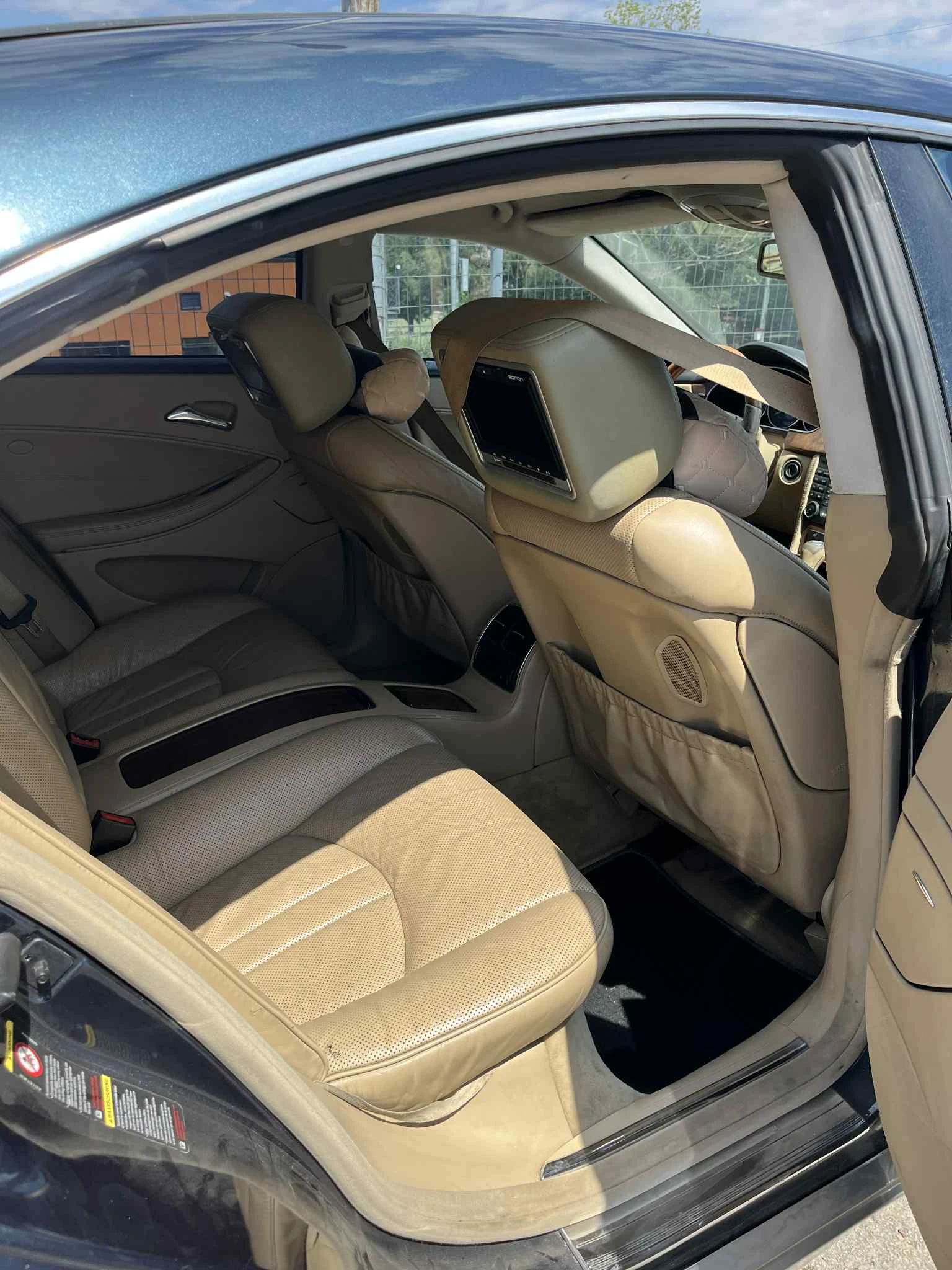 Mercedes-Benz CLS  - изображение 8
