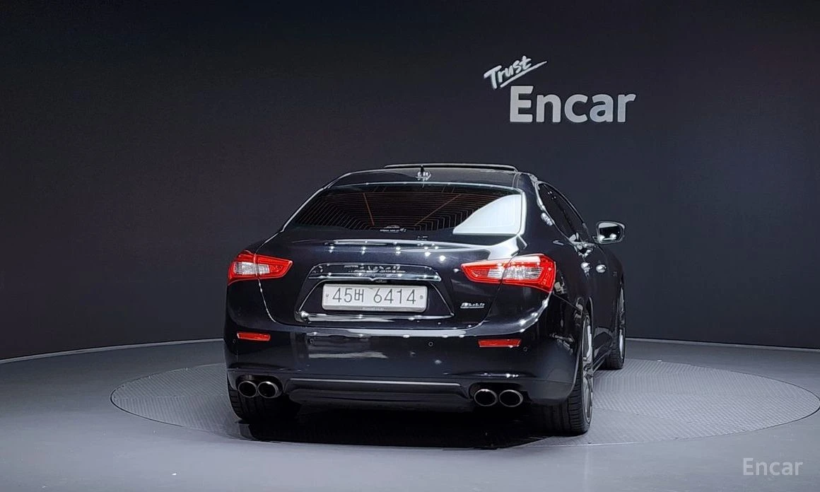 Maserati Ghibli ПОДГРЕВ* ОБДУХВАНЕ* LANE* ASSIST* 360КАМЕРА* , снимка 4 - Автомобили и джипове - 54228311