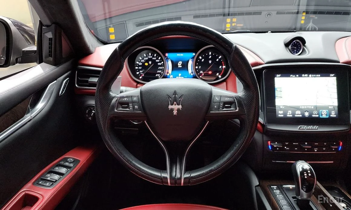 Maserati Ghibli ПОДГРЕВ* ОБДУХВАНЕ* LANE* ASSIST* 360КАМЕРА* , снимка 9 - Автомобили и джипове - 54228311