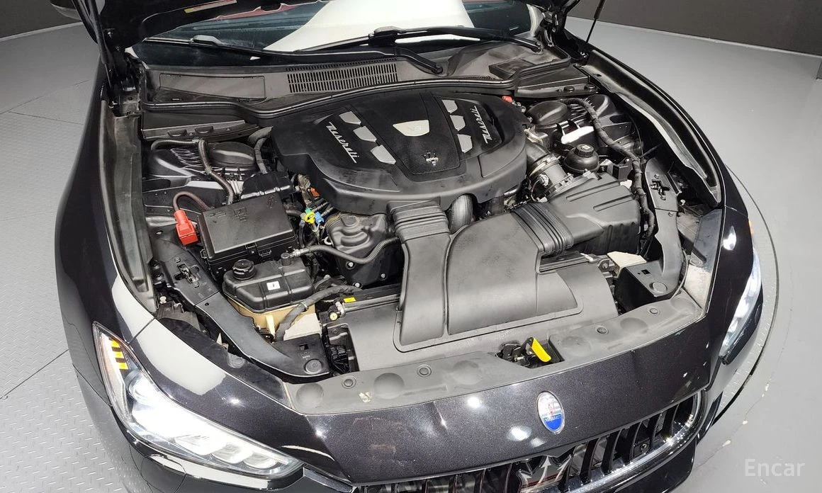 Maserati Ghibli ПОДГРЕВ* ОБДУХВАНЕ* LANE* ASSIST* 360КАМЕРА* , снимка 17 - Автомобили и джипове - 54228311