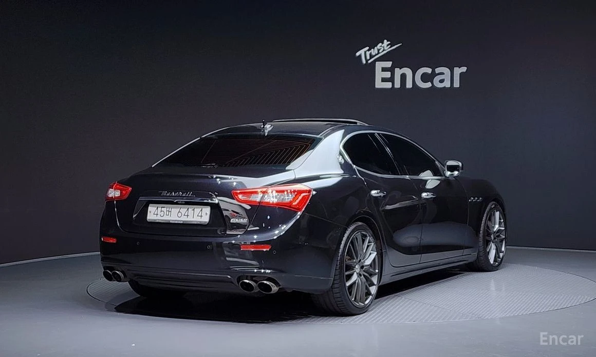 Maserati Ghibli ПОДГРЕВ* ОБДУХВАНЕ* LANE* ASSIST* 360КАМЕРА* , снимка 2 - Автомобили и джипове - 54228311