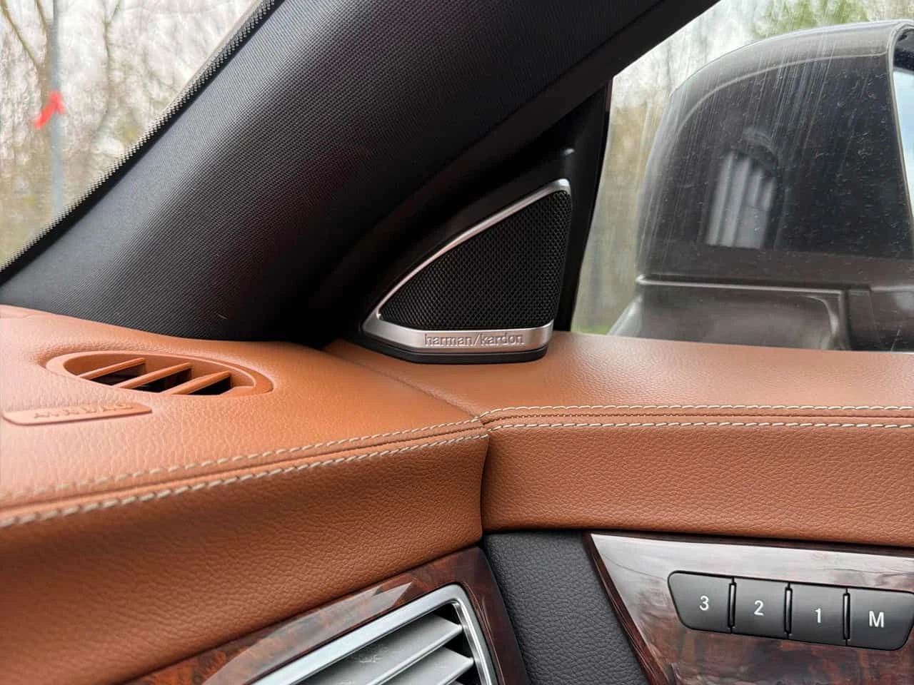 Mercedes-Benz CLS 550 4MATIC/HARMAN KARDON/360 CAM/ОБДУХВАНЕ, снимка 15 - Автомобили и джипове - 54393555