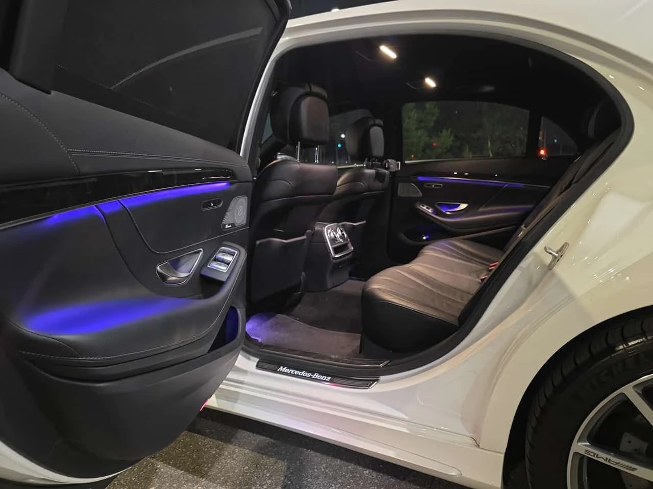 Mercedes-Benz S 550 * АВТОКРЕДИТ * ОБДУХВАНЕ * МАСАЖИ * 360 * , снимка 13 - Автомобили и джипове - 54878333