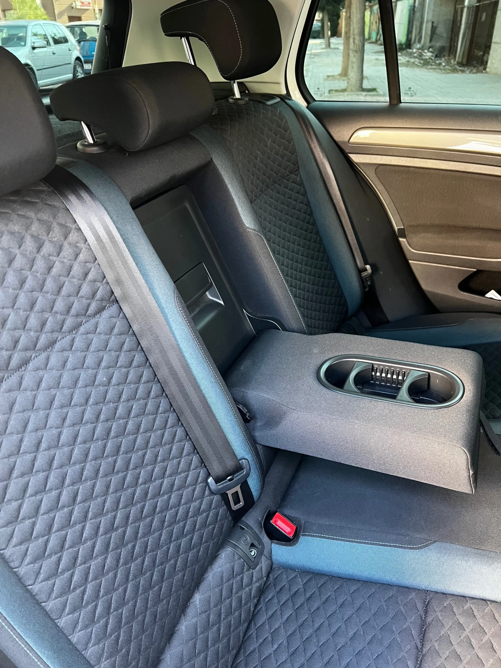 VW Golf 2.0 TDI, снимка 12 - Автомобили и джипове - 54889130
