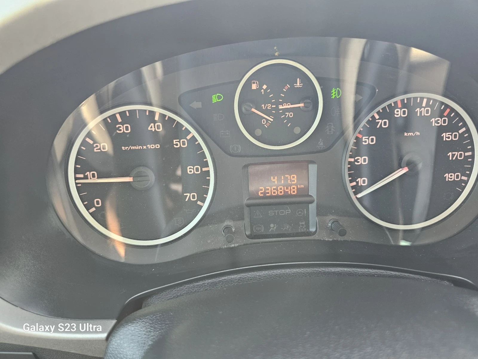 Peugeot Partner 1.6i/109ks/ToP, снимка 13 - Автомобили и джипове - 55155341