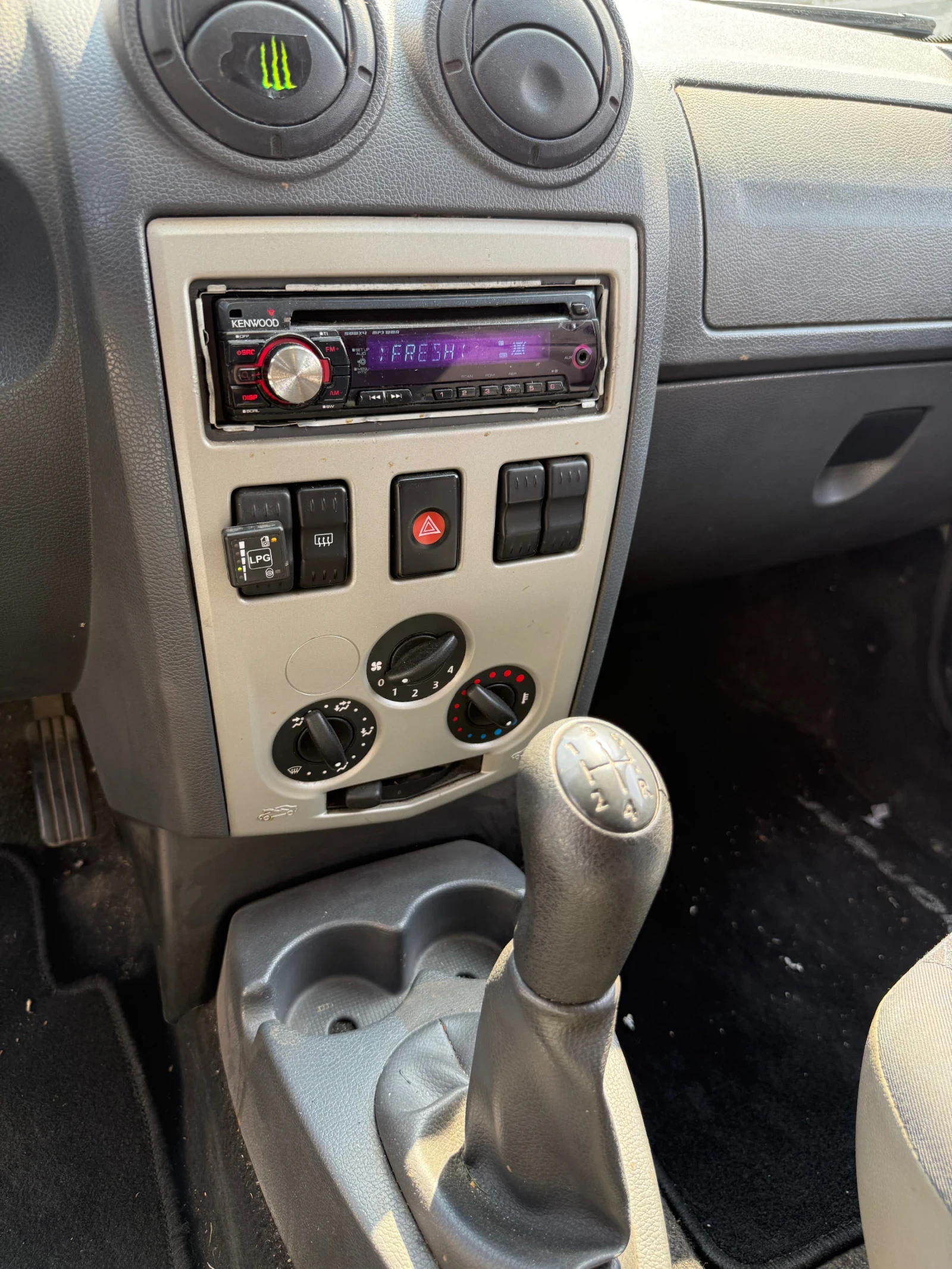 Dacia Logan 1.4 MPI ГАЗ, снимка 10 - Автомобили и джипове - 55354120