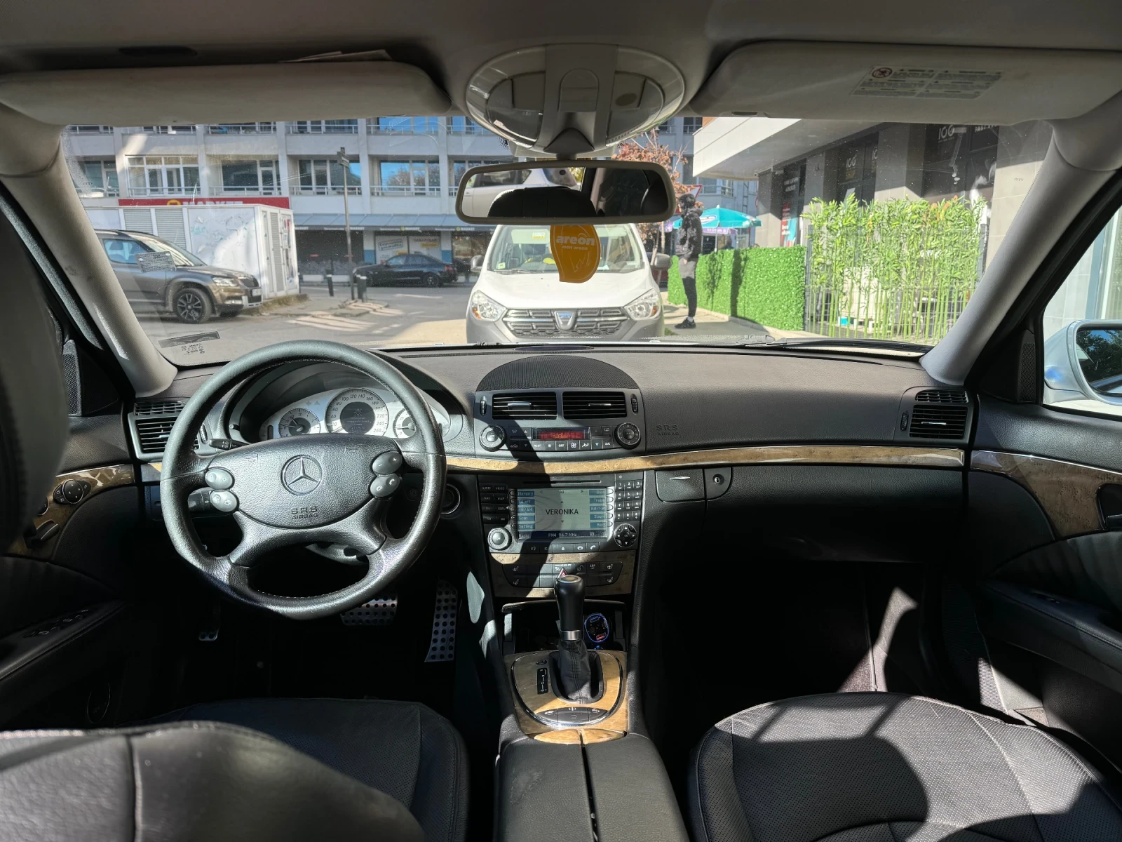 Mercedes-Benz E 500 4matik, снимка 2 - Автомобили и джипове - 55721650