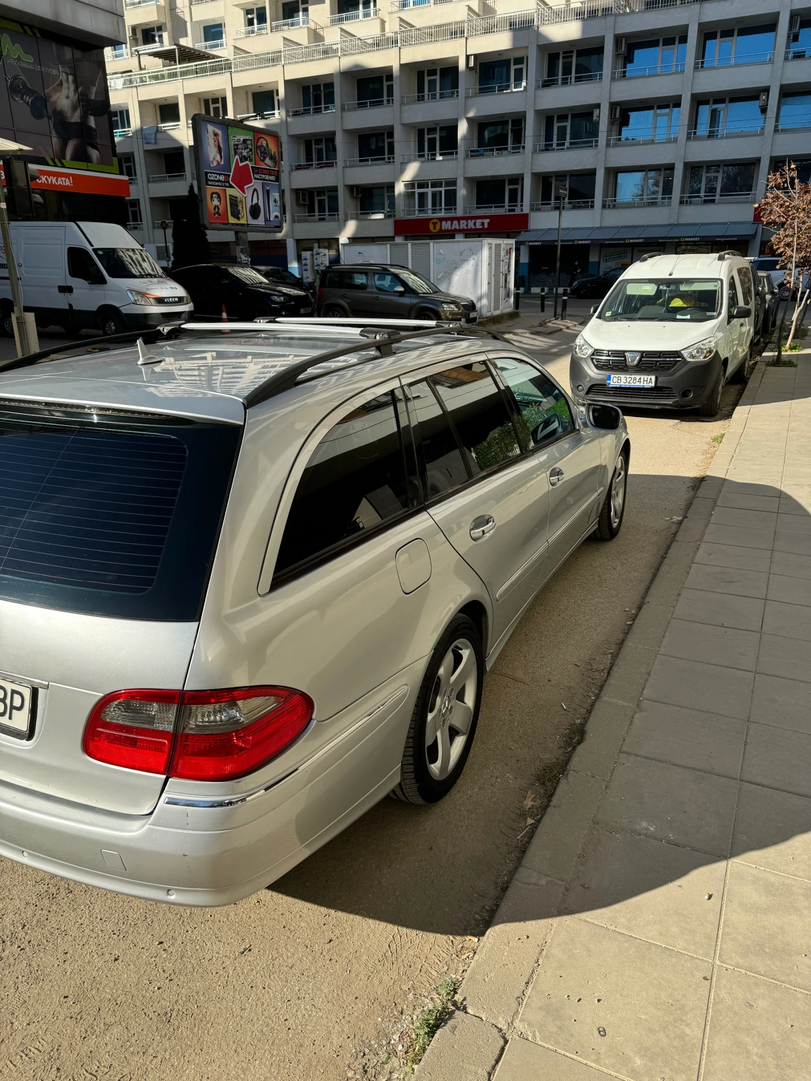 Mercedes-Benz E 500 4matik, снимка 3 - Автомобили и джипове - 55721650