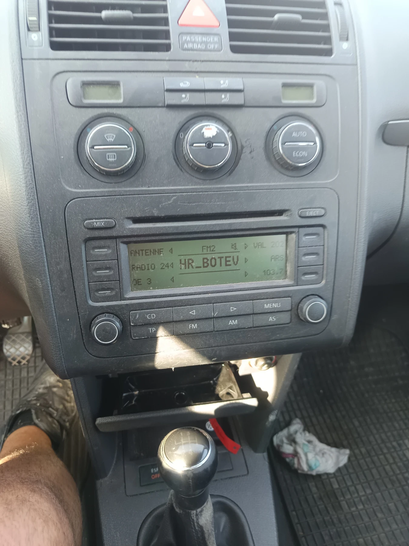 VW Touran 1.9 тди 101коня  6 скорости, снимка 4 - Автомобили и джипове - 55783576