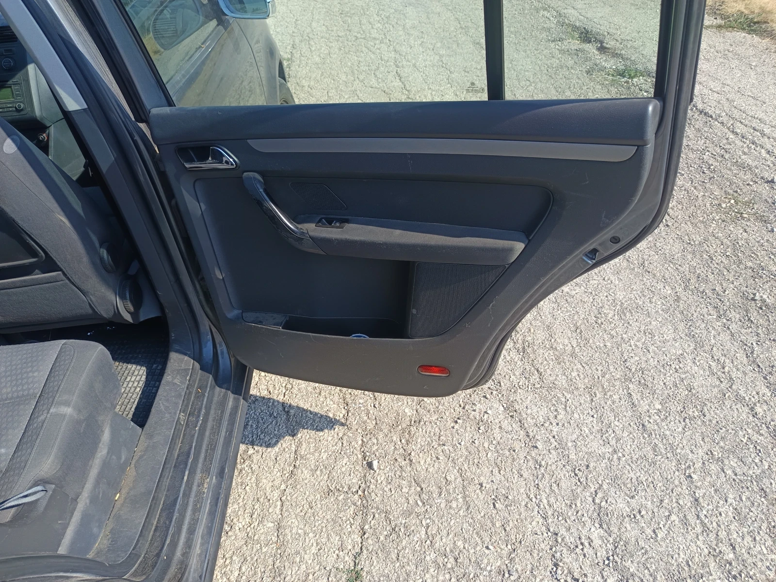 VW Touran 1.9 тди 101коня  6 скорости, снимка 12 - Автомобили и джипове - 55783576