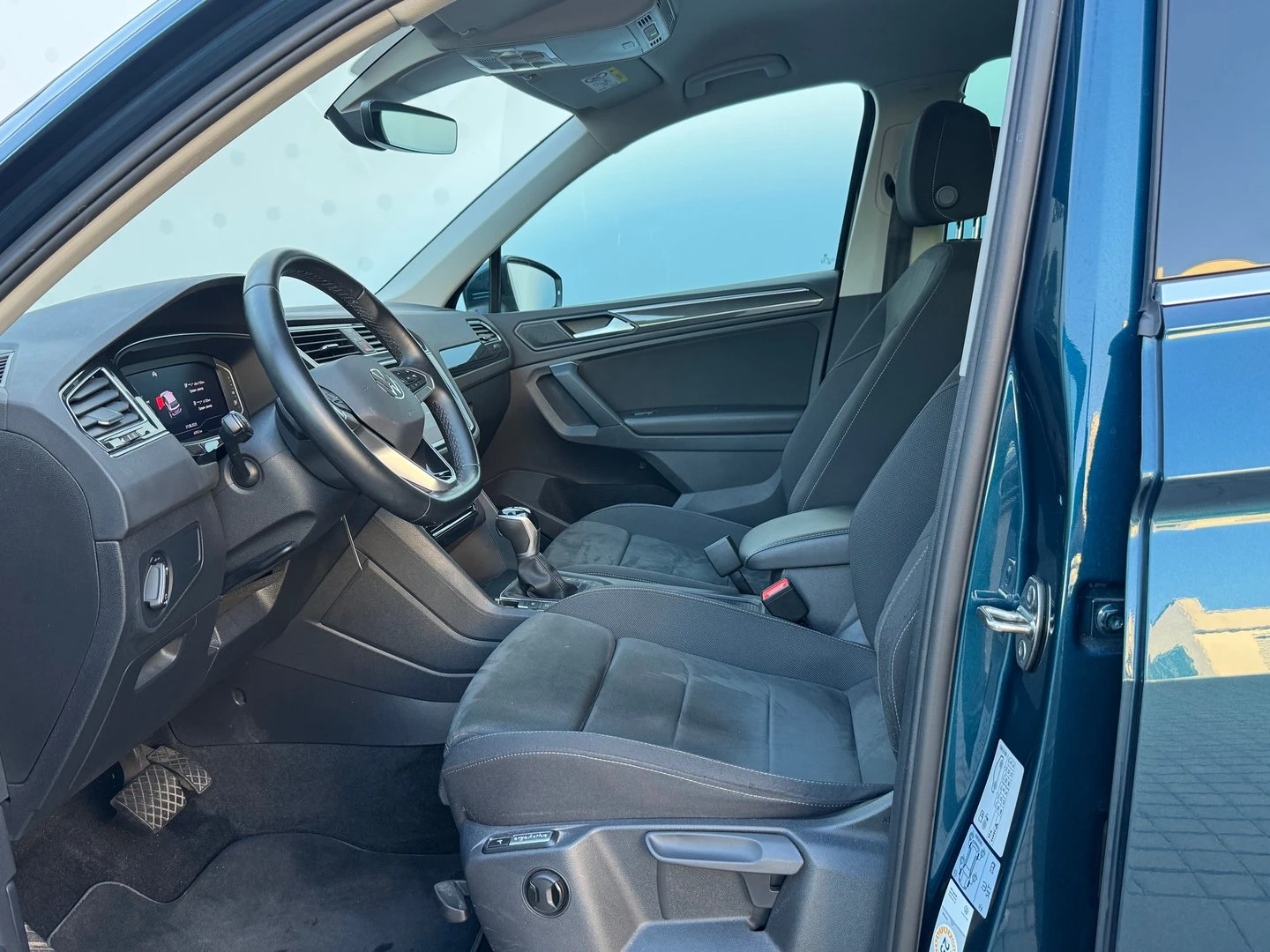 VW Tiguan Elegance 1.4 eHybrid OPF DSG, снимка 6 - Автомобили и джипове - 54602862