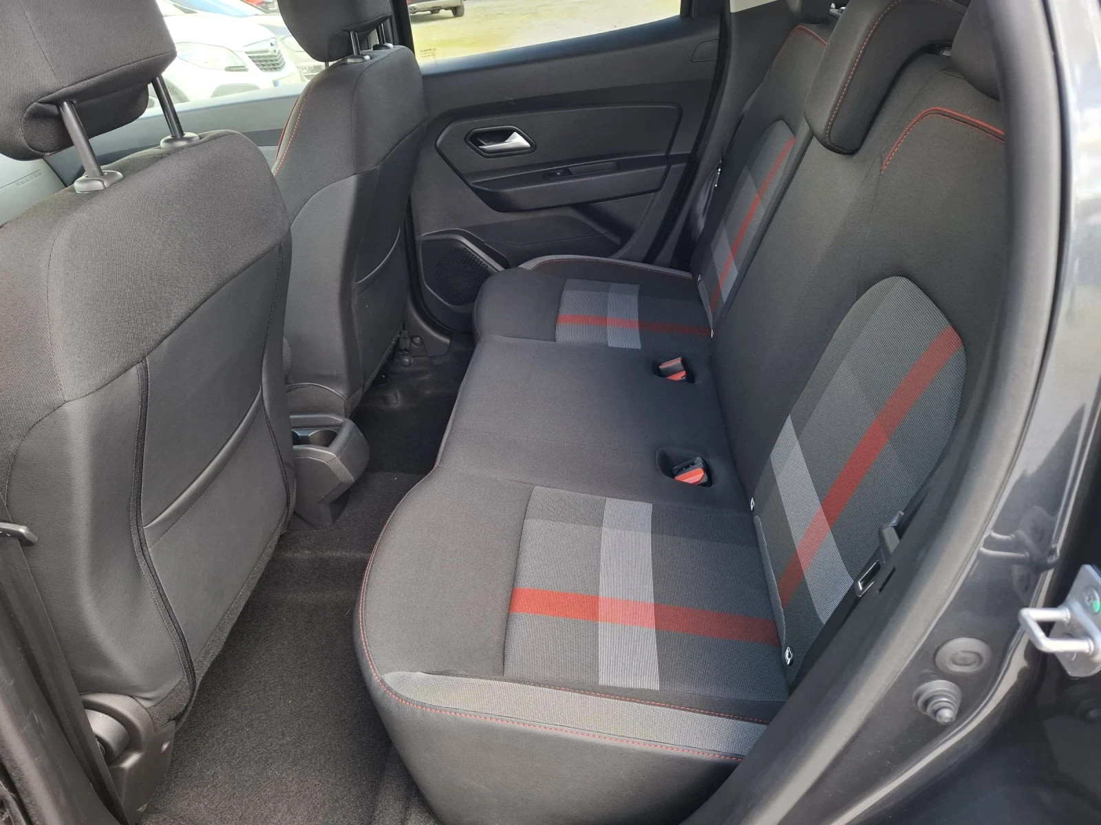 Dacia Duster 1, 6 Benzin/gaz-87000km!!! Navi+ kamera 360  | Mobile.bg � ����������� 9