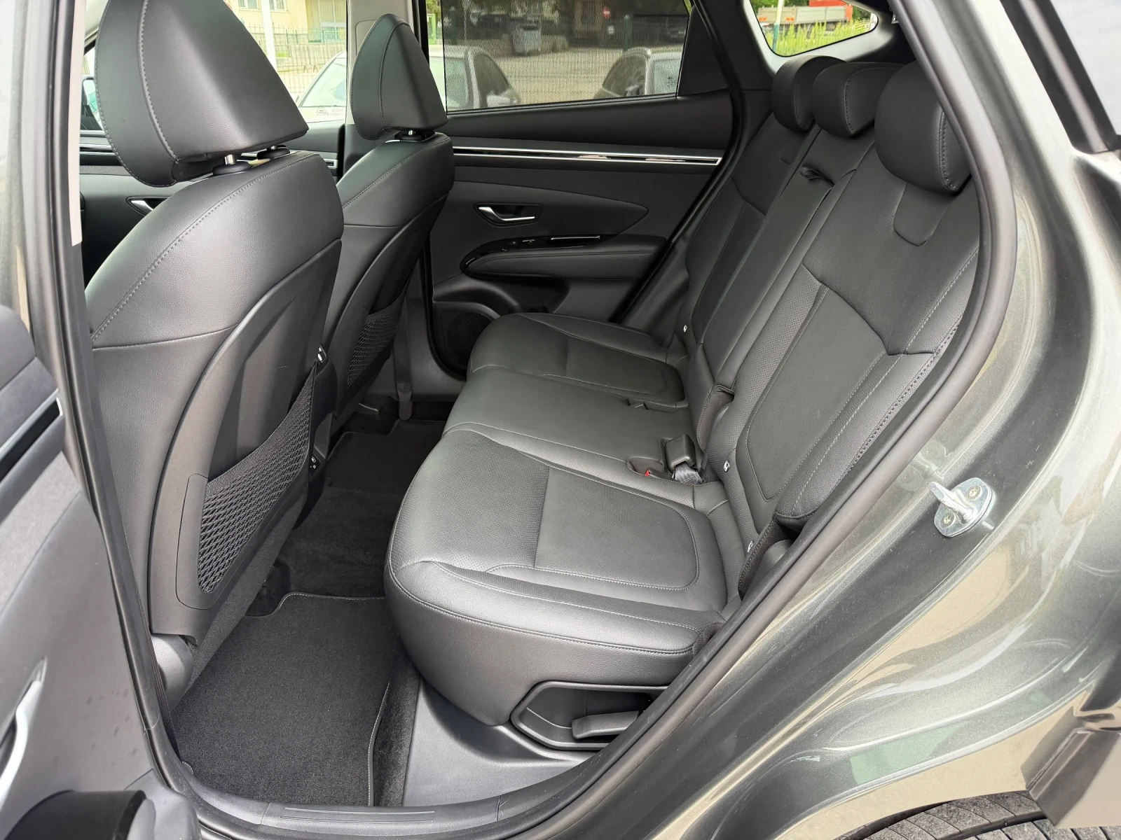 Hyundai Tucson 1.6 T-GDI/MHEV/ HTRAC 4x4 + Швейцария+ , снимка 12 - Автомобили и джипове - 54484088