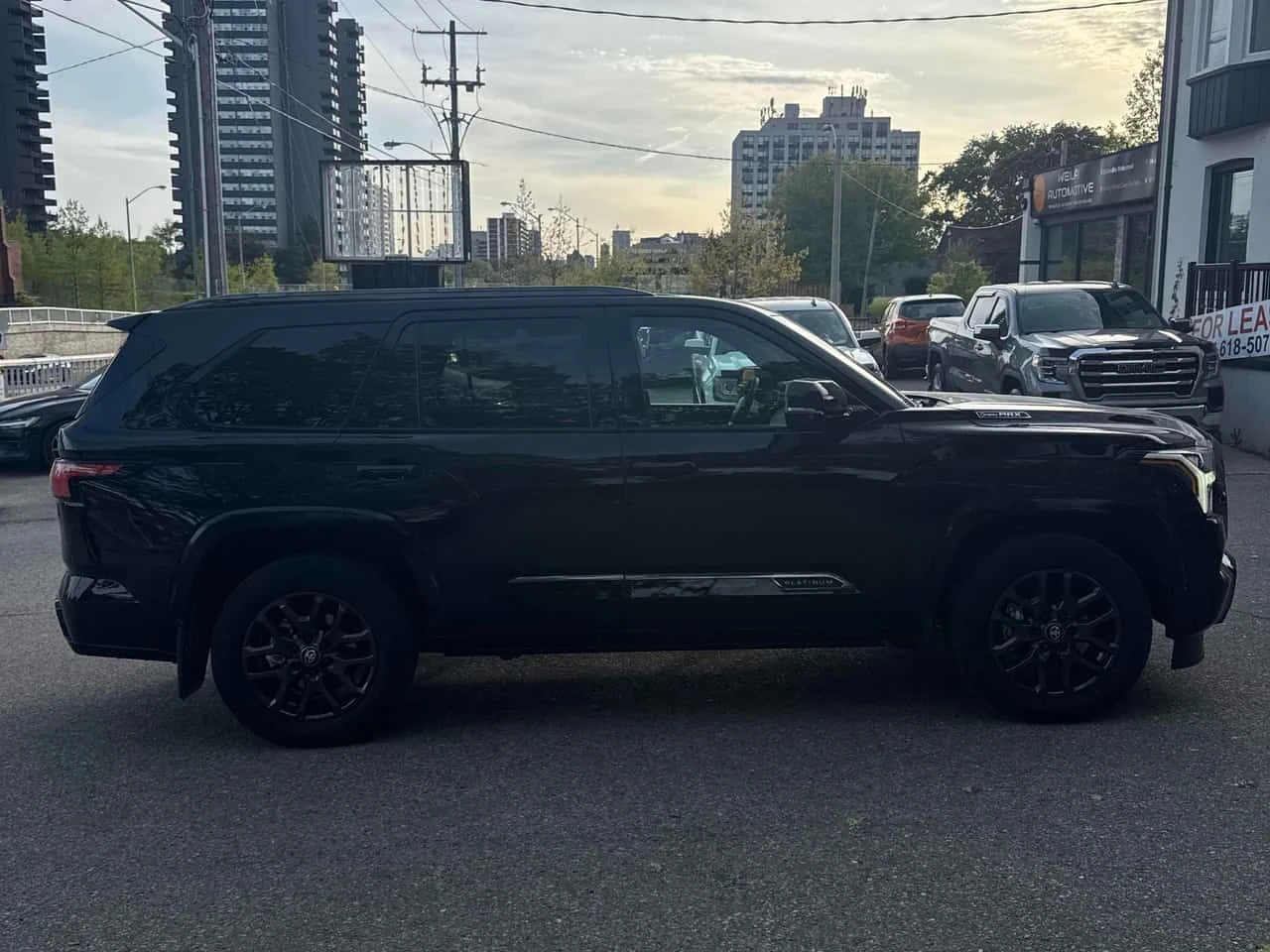 Toyota Sequoia Platinum 4WD / 360 / DIS / PANO / ОБДУХВАНЕ /, снимка 3 - Автомобили и джипове - 54706736