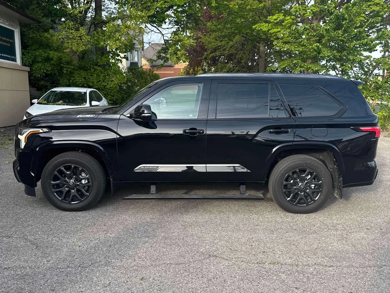 Toyota Sequoia Platinum 4WD / 360 / DIS / PANO / ОБДУХВАНЕ /, снимка 2 - Автомобили и джипове - 54706736