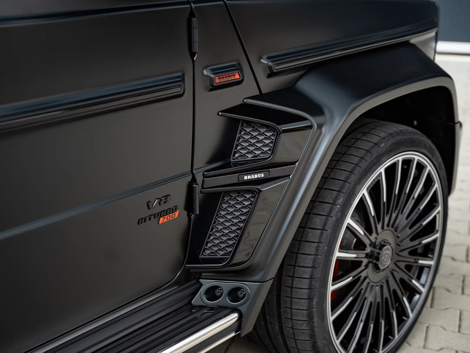 Mercedes-Benz G 63 AMG BRABUS-700* CARBON* TV* BURM* DISTR* 360CAM* MEMOR, снимка 5 - Автомобили и джипове - 55686904